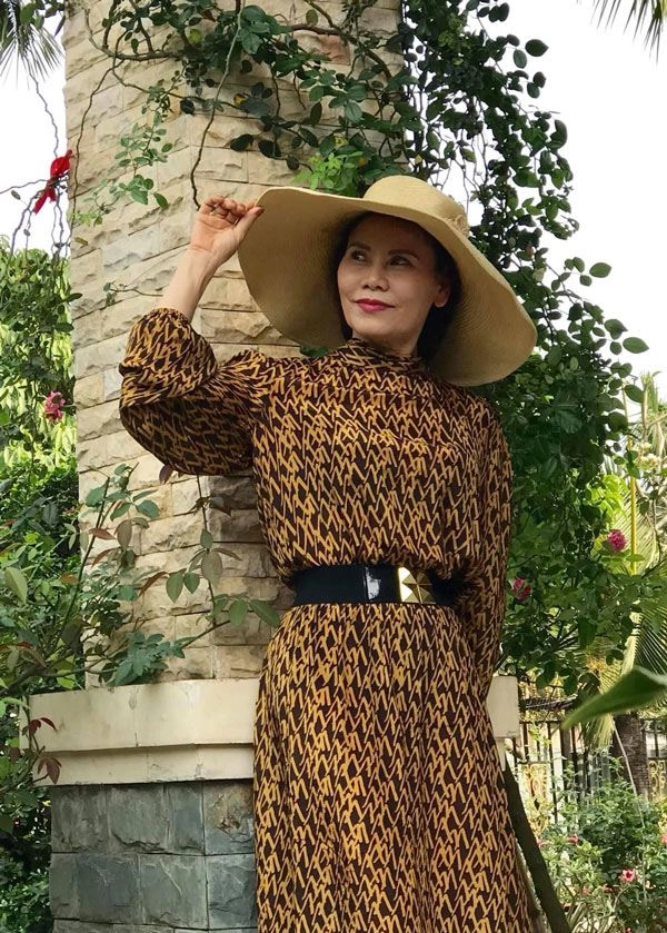 Mẹ hồ ngọc hà u70 vẫn diện đồ xuyên thấu không chịu thua con gái về độ gợi cảm - 17