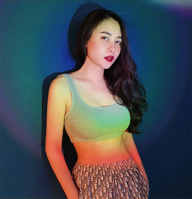 Mẹ là top 20 hhvn nhưng con gái đàm thu trang chỉ quen mẹ mặt mộc ăn mặc xuề xoà - 11