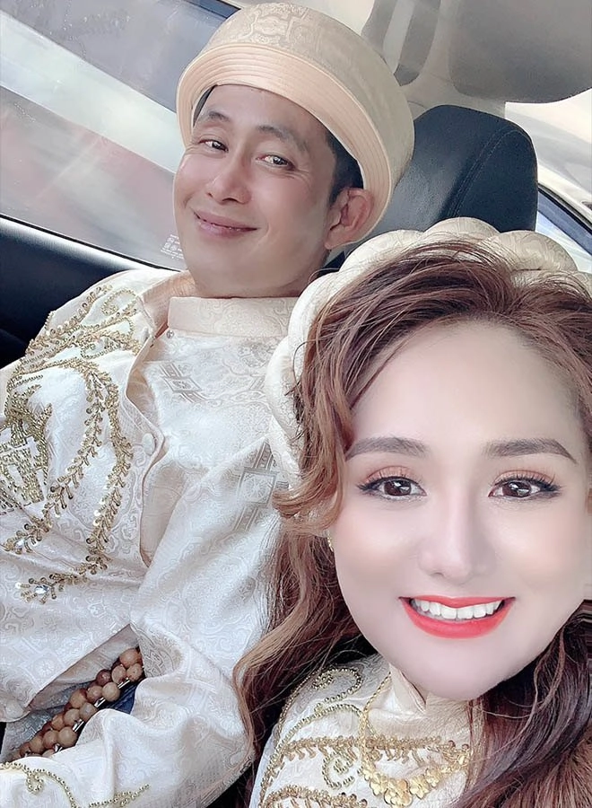 Mẹ lộng lẫy đi lấy chồng xót xa cảnh con gái mặc đồ bộ khóc nức nở đòi theo - 1