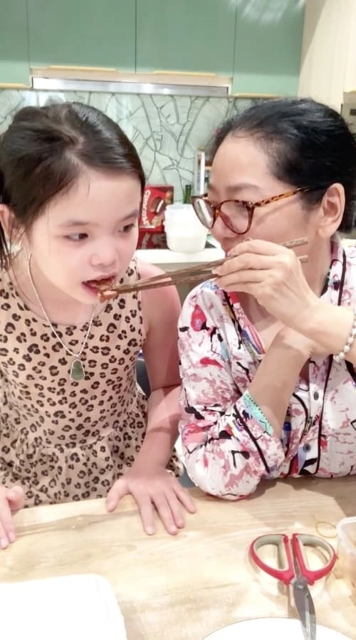 Mẹ lý bình hết lòng cưng chiều con gái riêng của phương trinh jolie sau đám cưới tiền tỷ - 4