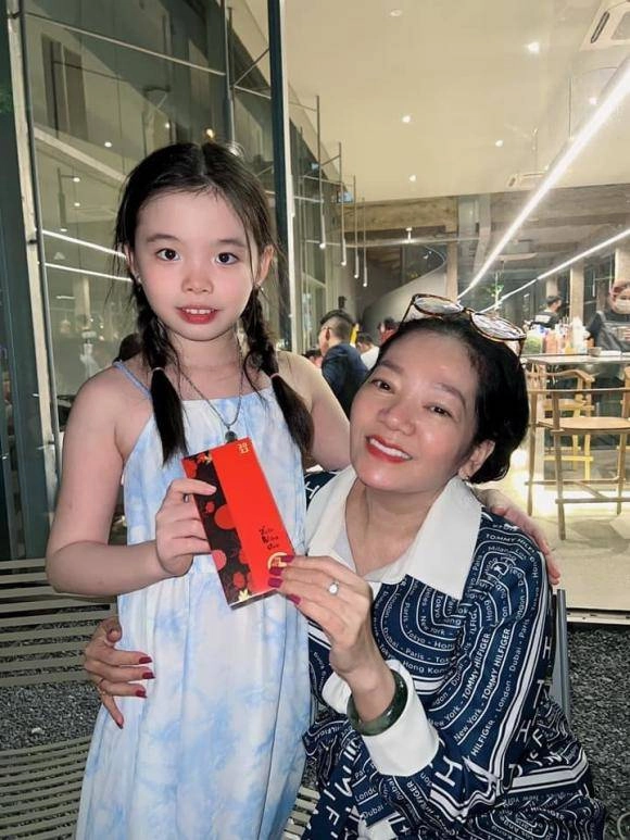 Mẹ lý bình hết lòng cưng chiều con gái riêng của phương trinh jolie sau đám cưới tiền tỷ - 8