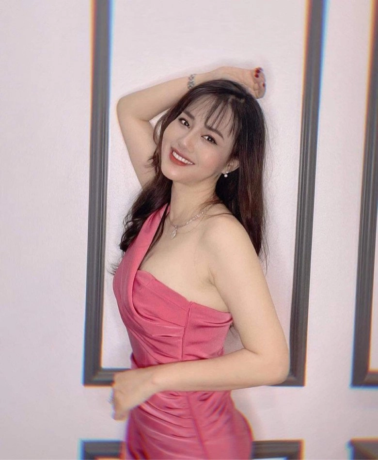 Mẹ quảng ninh chụp kỷ yếu cùng con gái u40 bị phụ huynh khác nhận nhầm là học sinh cấp 2 - 6