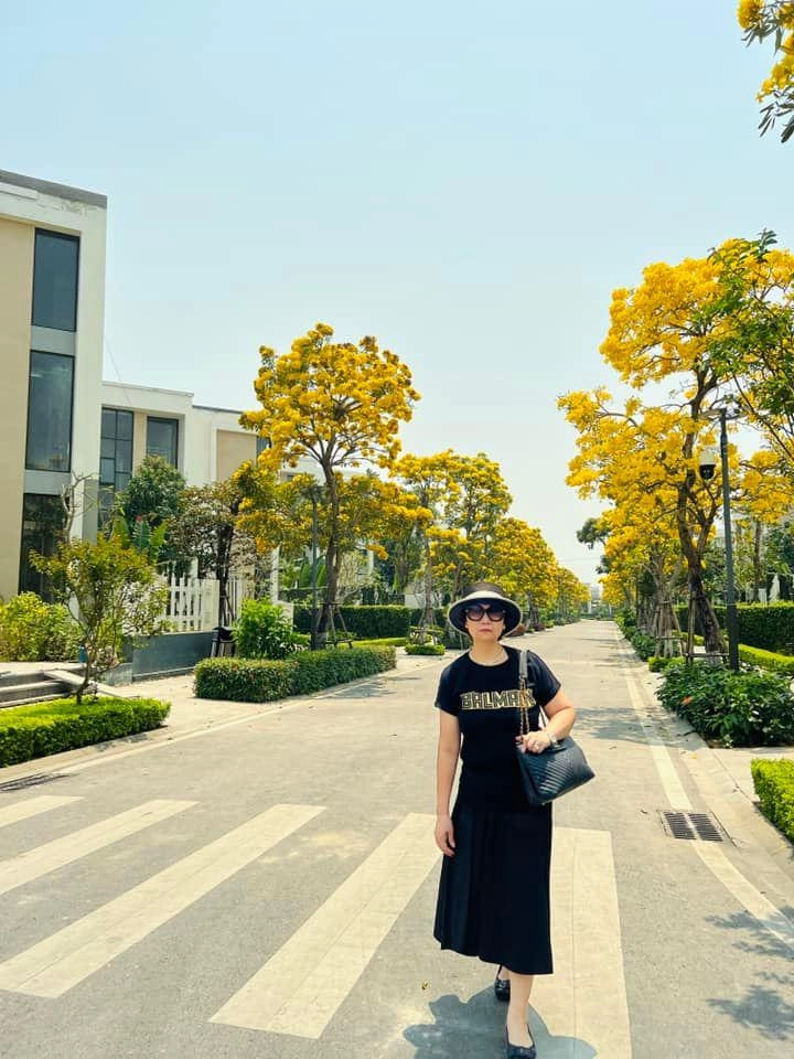 Mẹ ruột lã thanh huyền lên đồ đi mua đất con gái xách túi hermes cũng thua xa - 4