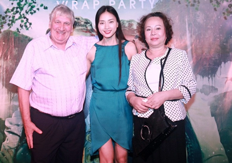 Mẹ ruột ngô thanh vân tuổi cao vẫn sành điệu với lông mày sắc nét mí mắt xăm chất lừ - 3