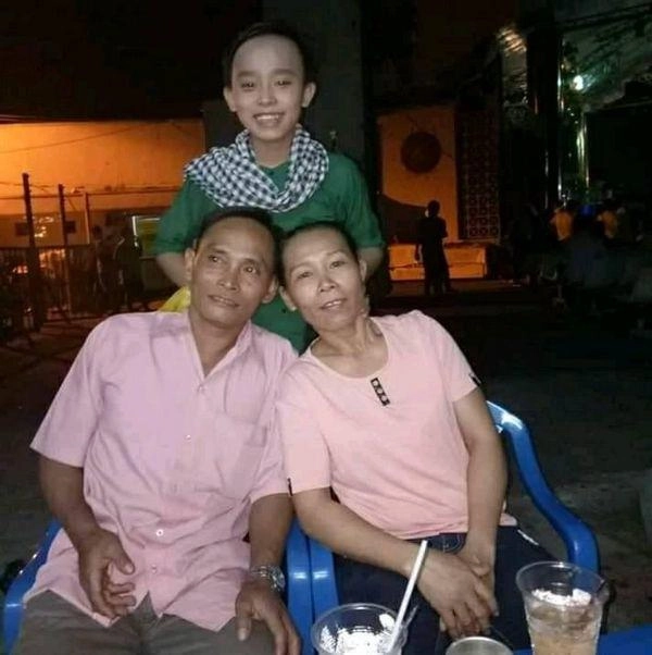 Mẹ ruột sành điệu sang chảnh của phương mỹ chi khác xa người mẹ giản dị của hồ văn cường - 3