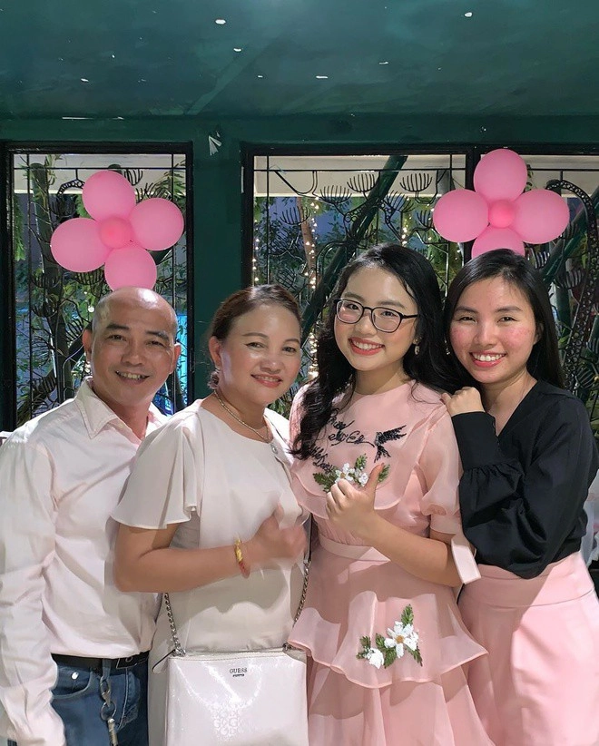 Mẹ ruột sành điệu sang chảnh của phương mỹ chi khác xa người mẹ giản dị của hồ văn cường - 8