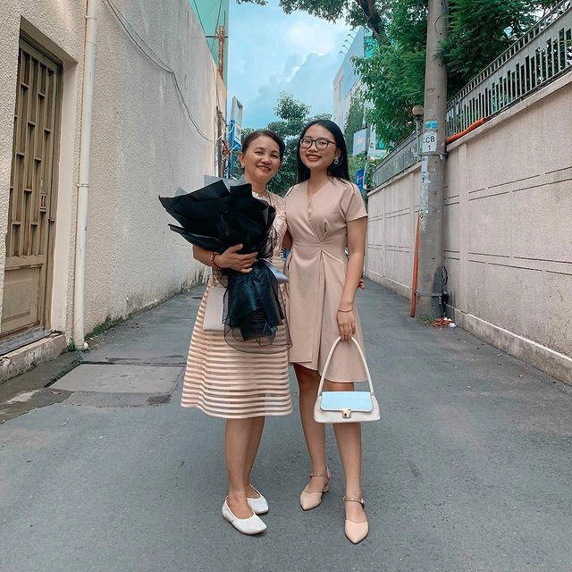 Mẹ ruột sành điệu sang chảnh của phương mỹ chi khác xa người mẹ giản dị của hồ văn cường - 10