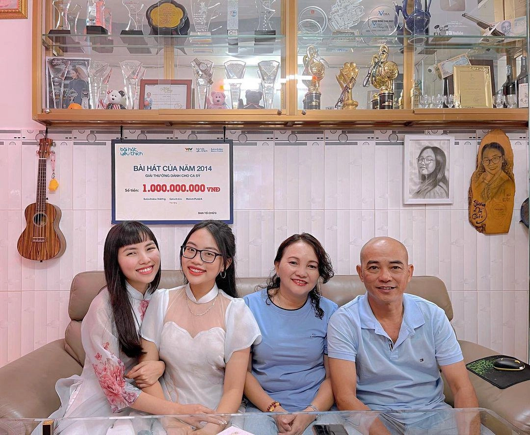 Mẹ ruột sành điệu sang chảnh của phương mỹ chi khác xa người mẹ giản dị của hồ văn cường - 13