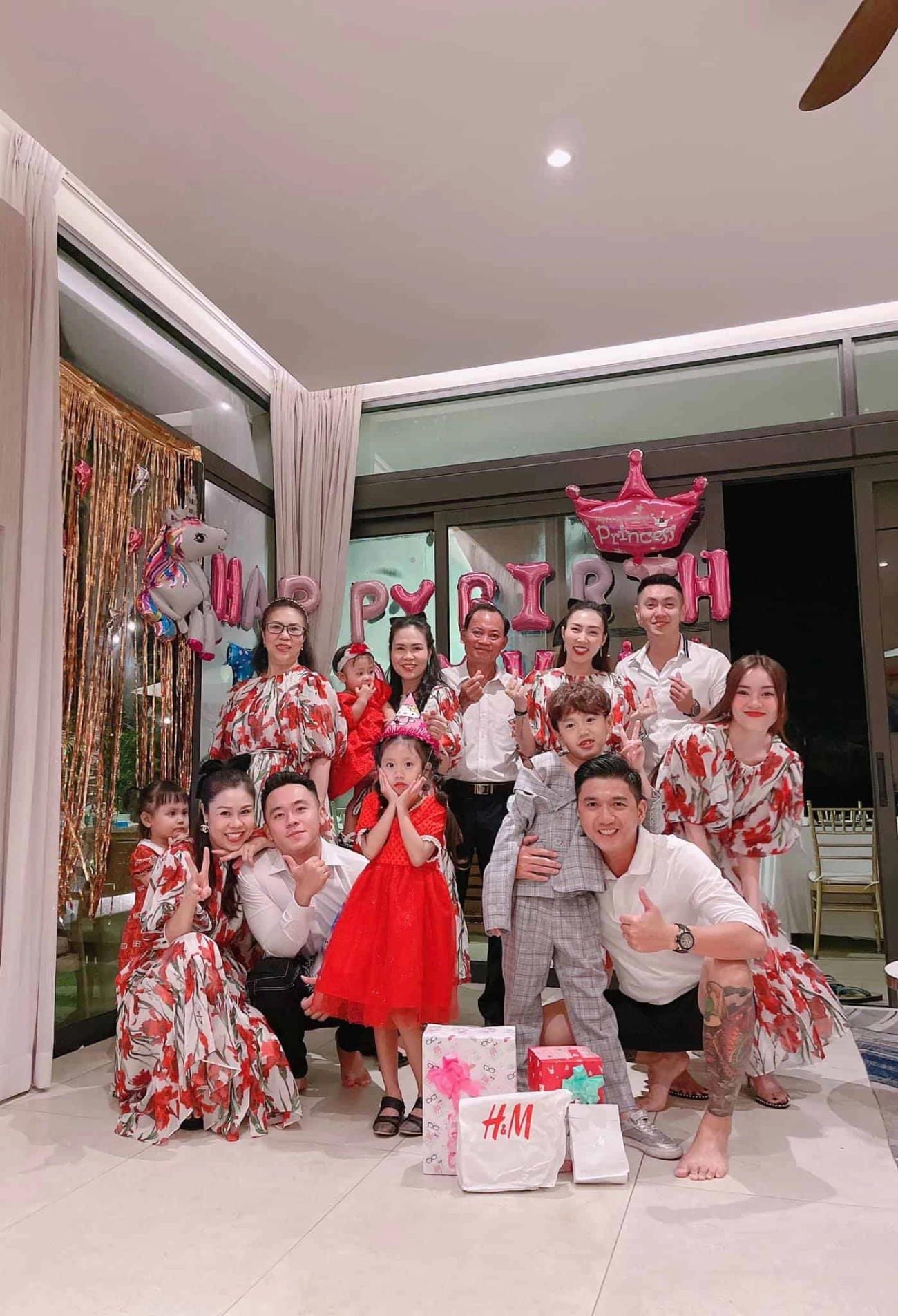 Mẹ sài gòn 2 con vẫn đẹp sang chảnh hóa ra là chị ruột ngọc nữ màn ảnh việt - 11