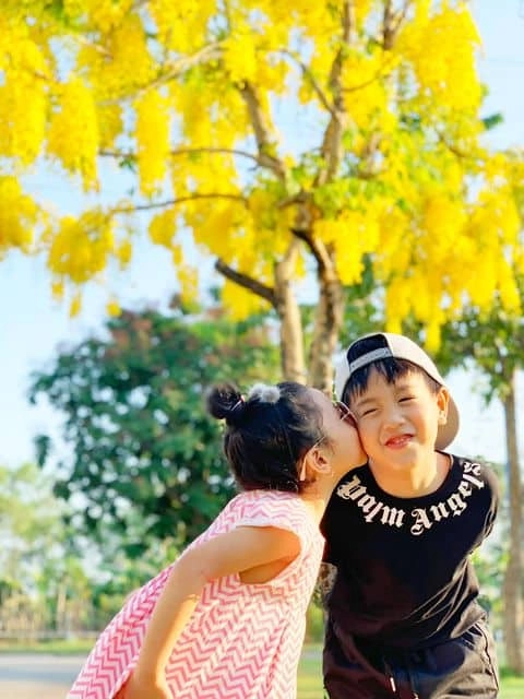 Mẹ sài gòn 2 con vẫn đẹp sang chảnh hóa ra là chị ruột ngọc nữ màn ảnh việt - 12
