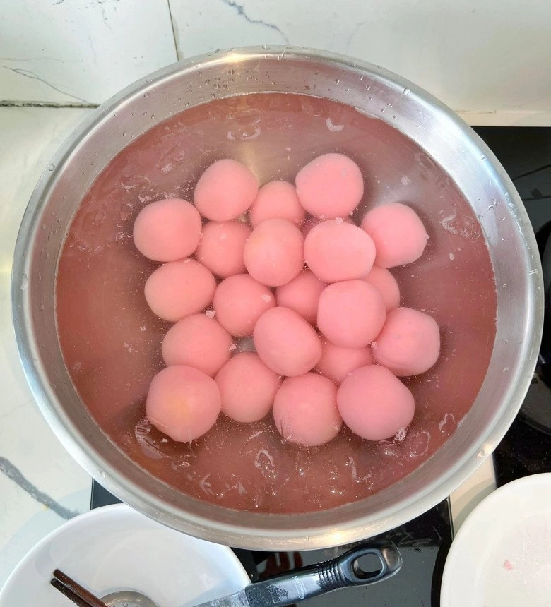 Mẹ sài gòn dậy từ 4h sáng làm bánh cúng thôi nôi con gái chỉ 500 nghìn nhìn như nhà hàng sang trọng - 10
