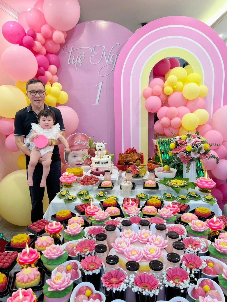 Mẹ sài gòn dậy từ 4h sáng làm bánh cúng thôi nôi con gái chỉ 500 nghìn nhìn như nhà hàng sang trọng - 12