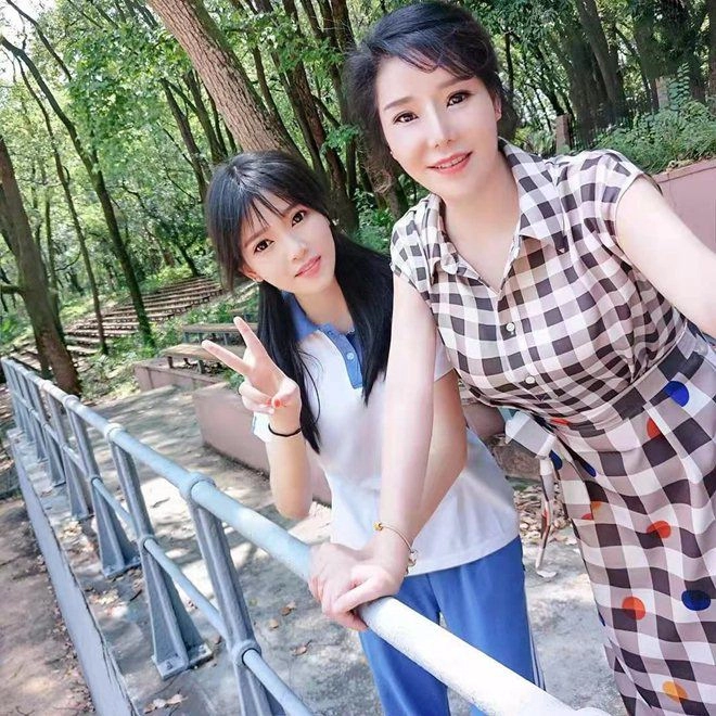 Mẹ u41 đọ dáng gợi cảm cùng con gái 2k2 đàn ông không biết nên tỏ tình với ai - 4