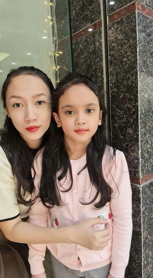 Mẹ việt lấy thầy giáo ấn độ đẻ 2 con đúc khuôn bố đến con thứ 3 lại trắng bóc - 5