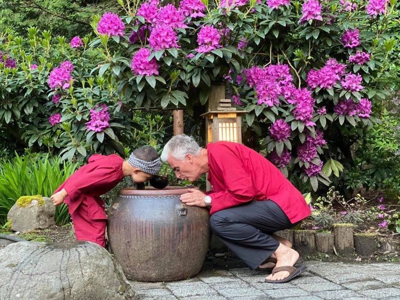 Mẹ việt nhỏ nhắn sinh con ở mỹ cả bệnh viện khen bé to lớn bác sĩ tây trách bố đứa trẻ - 10