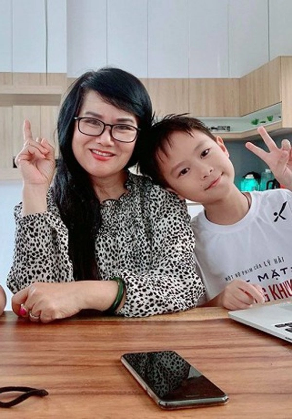 Mẹ vợ của lý hải 63 tuổi vẫn trẻ đẹp và đẳng cấp không kém con gái - 16