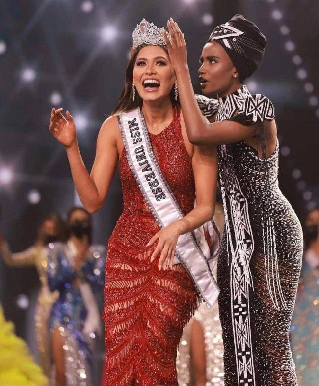 Miss universe 2020 khoe ảnh selfie cùng mẹ mẹ đẹp tới nỗi cô nàng bị chê già đanh - 3
