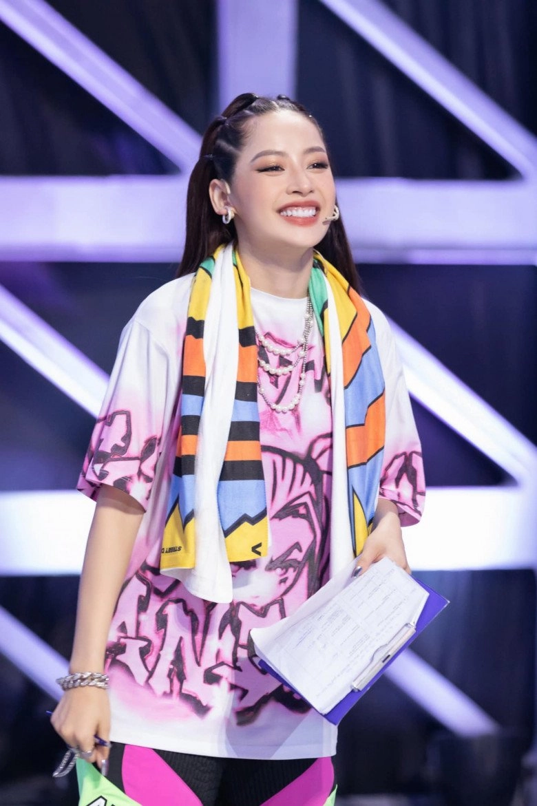 Miss universe 2021 đụng hàng layout đoá hoa hồng của chi pu dân tình bất ngờ nghiêng về 1 phía - 9