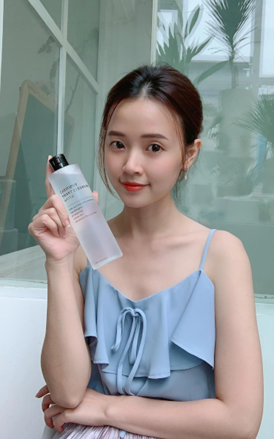 mổ xẻ tẩy trang ngừa mụn caryophy được nhiều người nổi tiếng review - 3