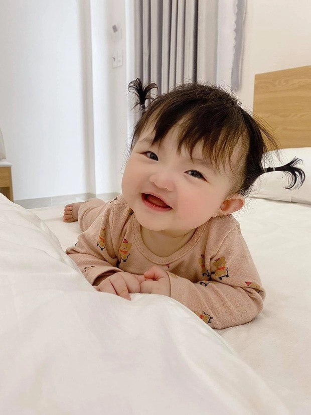 Mới 9tháng tuổi con gái đông nhi- ông cao thắng đúng chấtcon nhà nòi khi nghe mẹ hát - 8