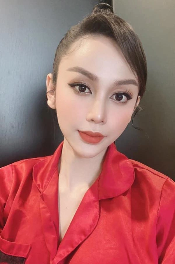 Một người đẹp vbiz bất ngờ cắt trái cổ hoàn thiện vẻ đẹp thục nữ hiếm có - 4