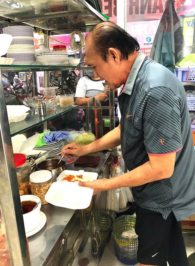 Một thời ông hoàng 3 đời vợ chồng cũ lê giang u70 chật vật bán bánh bèo nuôi con thơ - 2