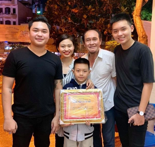 Một thời ông hoàng 3 đời vợ chồng cũ lê giang u70 chật vật bán bánh bèo nuôi con thơ - 6