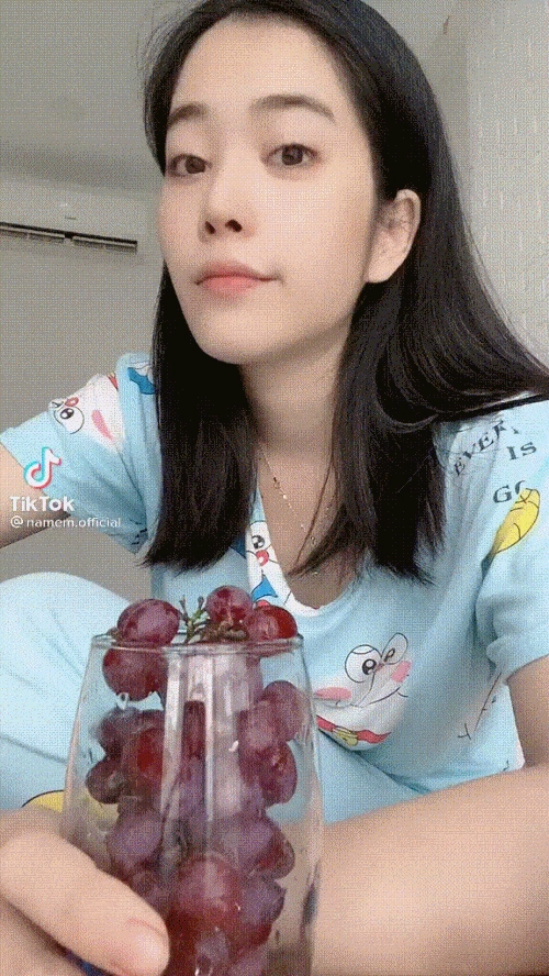 Mùa dịch nam em khoe ảnh ăn đủ kiểu mì gói nhìn da dẻ ai cũng phải đứng hình - 9