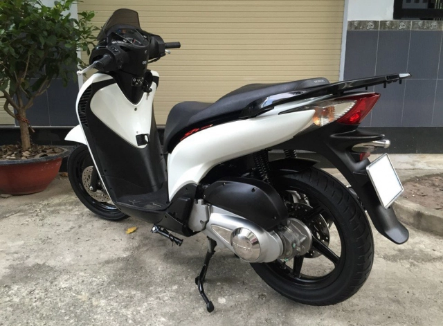 Mua sh150i ý date 2011 sm104 màu trắng sporty cũ giá bao nhiêu là hợp lý - 1