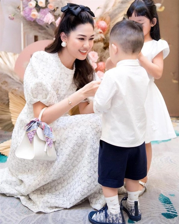 Mỹ nhân chỉ kém đỗ mỹ linh lấy chồng đại gia cảnh ở nhà nuôi con khác xa ảnh mạng - 11