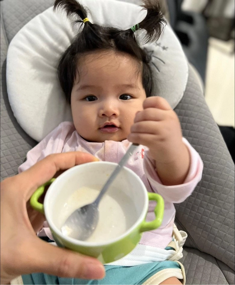Mỹ nhân cổng mặt trời sinh con được chồng chuyển tiền trả công cảnh bỉm sữa đầu bù tóc rối - 6