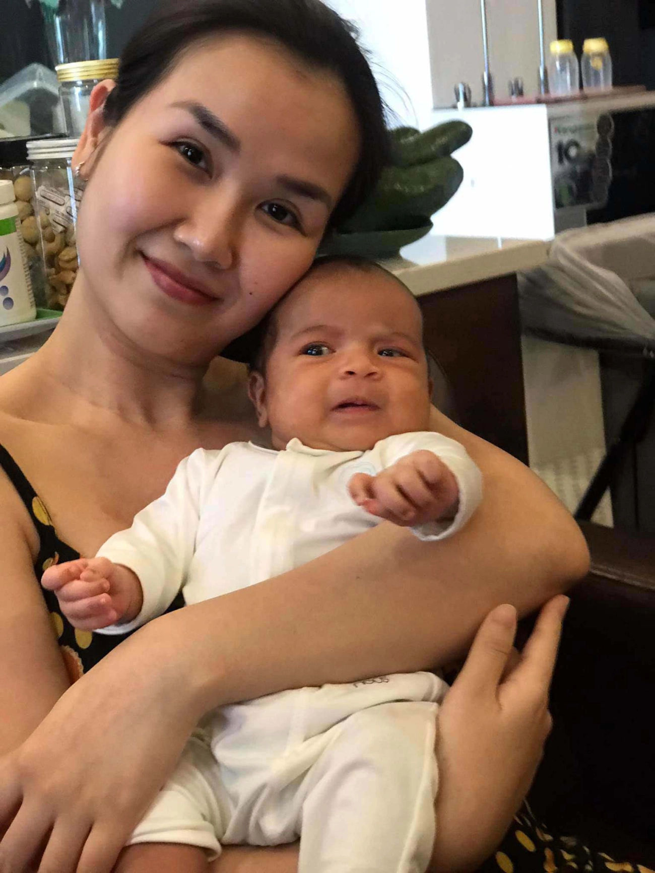 Mỹ nhân việt cho con bú võ hạ trâm lo banh cặp bưởi có người thấy ngực như đại bác - 1