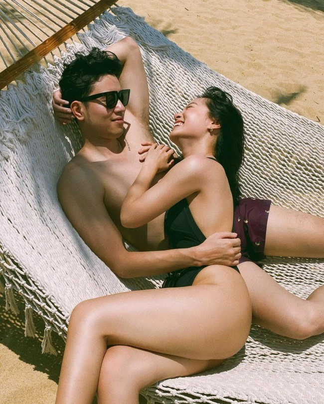Mỹ nhân việt diện bikini thôi chưa đủ còn rủ thêm bạn trai khoe body đẹp đều - 1