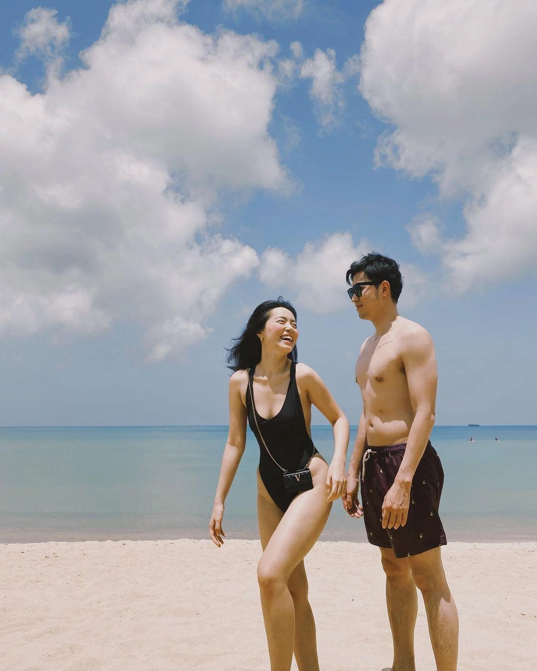 Mỹ nhân việt diện bikini thôi chưa đủ còn rủ thêm bạn trai khoe body đẹp đều - 2