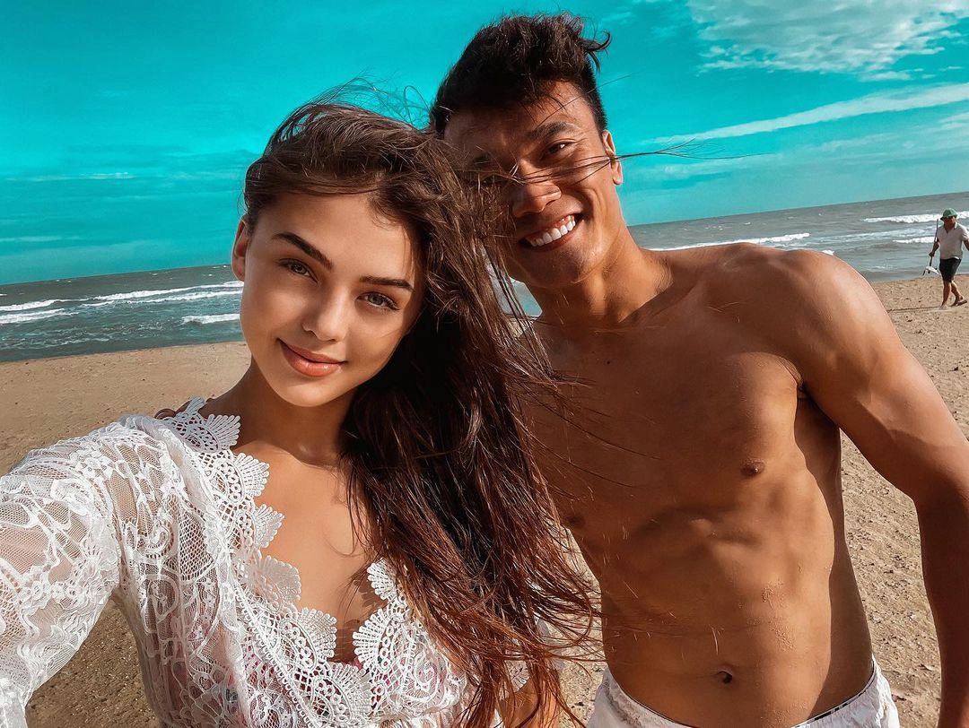 Mỹ nhân việt diện bikini thôi chưa đủ còn rủ thêm bạn trai khoe body đẹp đều - 13