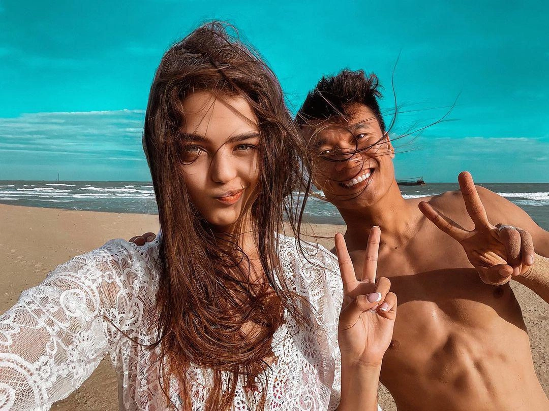 Mỹ nhân việt diện bikini thôi chưa đủ còn rủ thêm bạn trai khoe body đẹp đều - 14