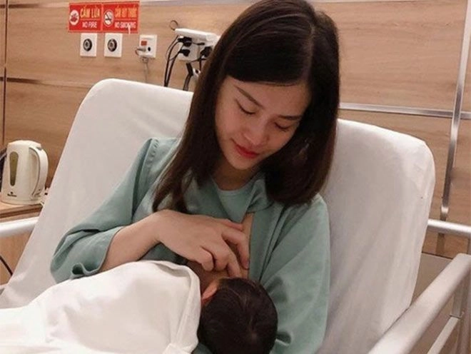 Mỹ nhân việt gây bão mạng vì loạt ảnh đẹp về tình mẫu tử - 2