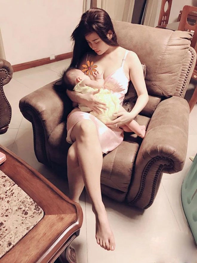 Mỹ nhân việt gây bão mạng vì loạt ảnh đẹp về tình mẫu tử - 11