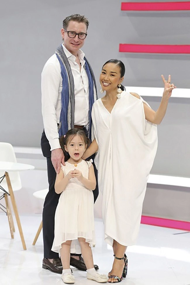 Mỹ nhân việt nấm lùn sinh con cho chồng tây cao 2m nhìn đứa trẻ hiện tại mà xuýt xoa - 9