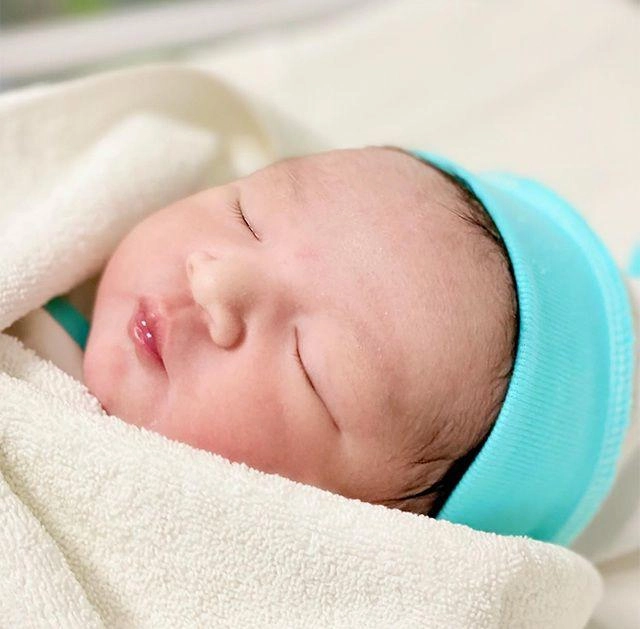 Mỹ nhân việt sinh con với thầy giáo ấn độ sau 2 lần sảy thai đứa trẻ da trắng nõn nà đẹp như thiên thần - 8