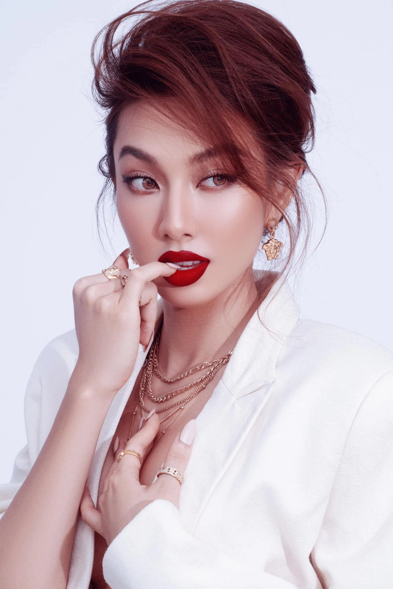 Mỹ nhân việt xúng xính son đỏ đón giáng sinh thùy tiên đẹp mê bảo thy trông nổi da gà - 2