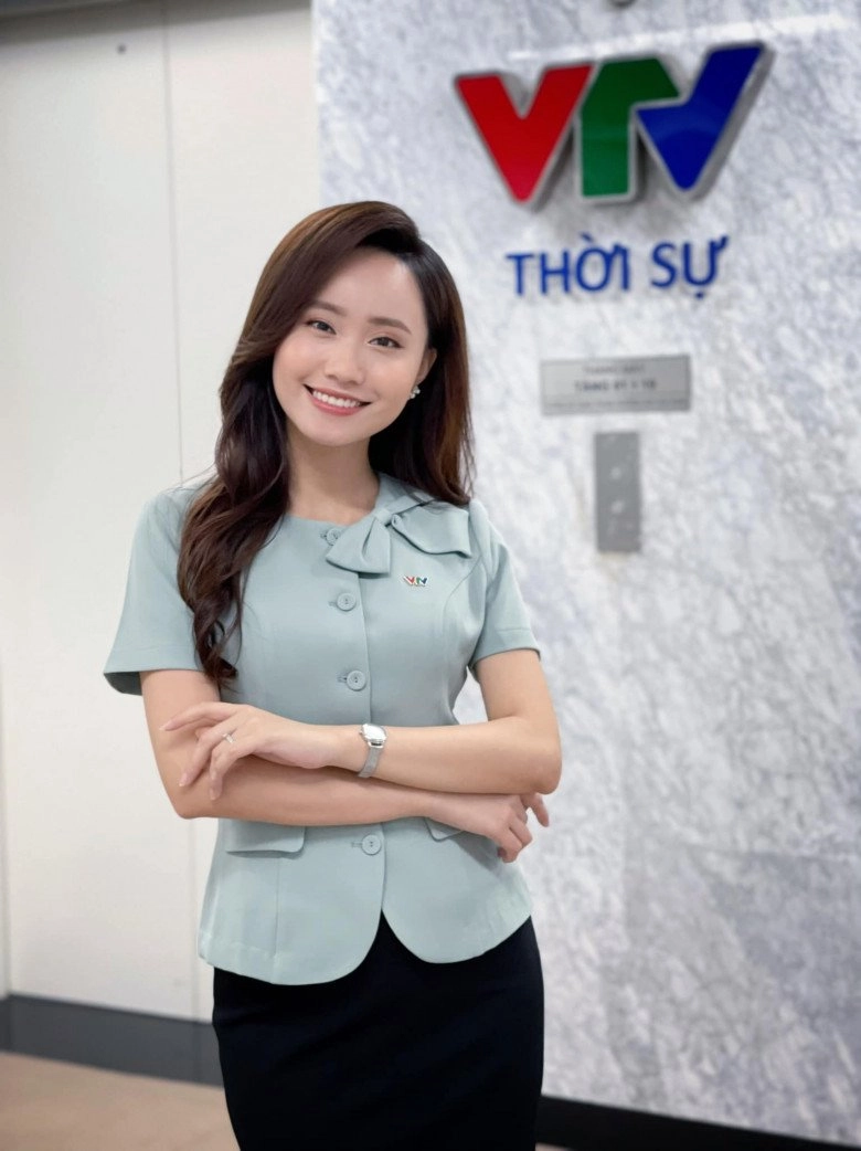 Mỹ nhân vtv bầu bì đi quay bản tin mang thai 5 tháng mà giấu dáng tinh tế hết cỡ - 3