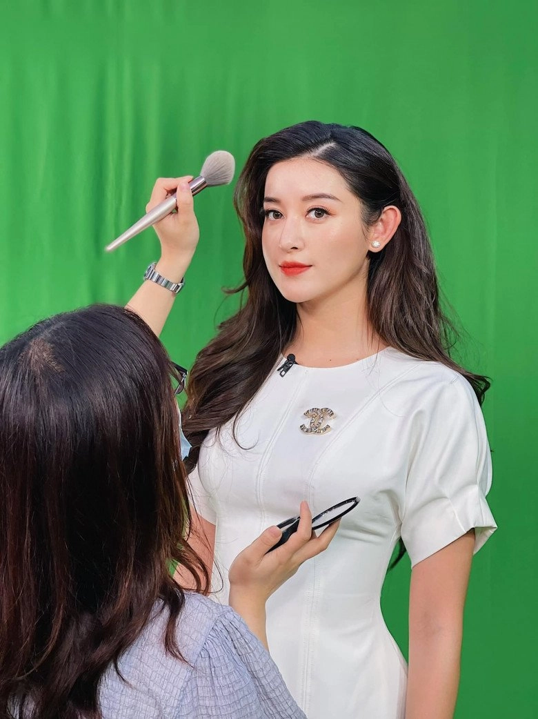 Mỹ nhân vtv có gương mặt lọt top đẹp nhất thế giới tự khoe đôi chân đen nhẻm loang lổ - 2