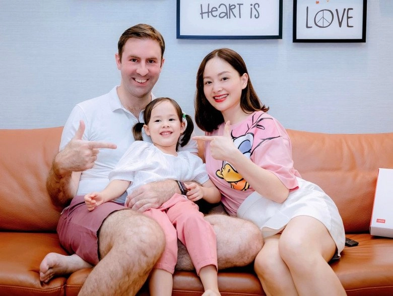 Mỹ nhân vtv lan phương đóng phim thắng lớn mua xe 2 tỷ tặng chồng 2m04 và con gái - 3