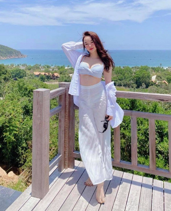 Mỹ nữ em chưa 18 diện bikini kín đáo vẫn tạo cơn sốt nhờ sắc vóc đỉnh cao - 5