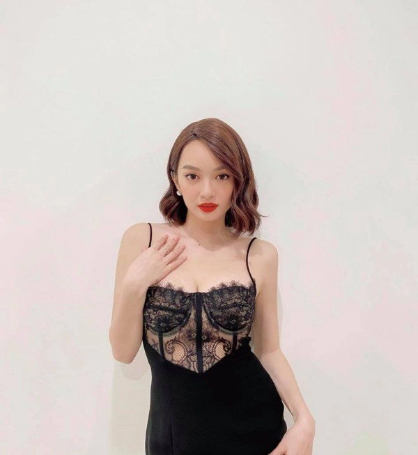 Mỹ nữ em chưa 18 diện bikini kín đáo vẫn tạo cơn sốt nhờ sắc vóc đỉnh cao - 7