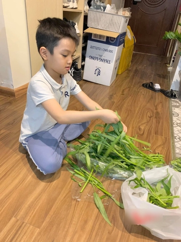 Mỹ nữvào vai gái ngành bạo hơn quỳnh búp bê có con năm cuối cấp 3 giờ làm mẹ đơn thân giàu có - 5