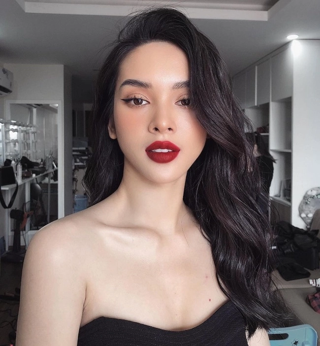 Mỹ nữvào vai gái ngành bạo hơn quỳnh búp bê có con năm cuối cấp 3 giờ làm mẹ đơn thân giàu có - 8