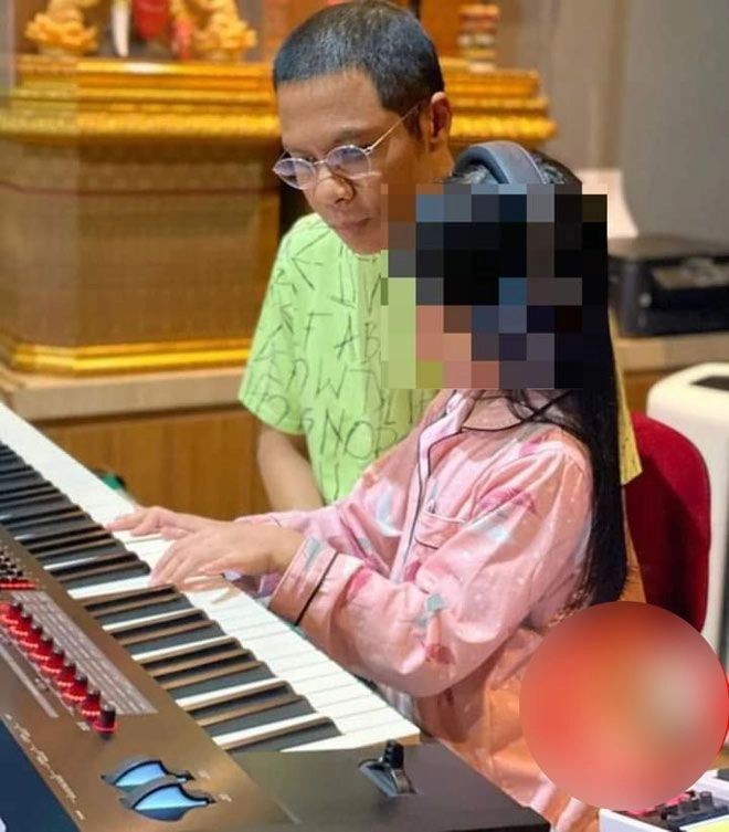 Nam nghệ sĩ bị chỉ trích vì thân mật con gái 9 tuổi có nhiều hành động nhạy cảm - 6
