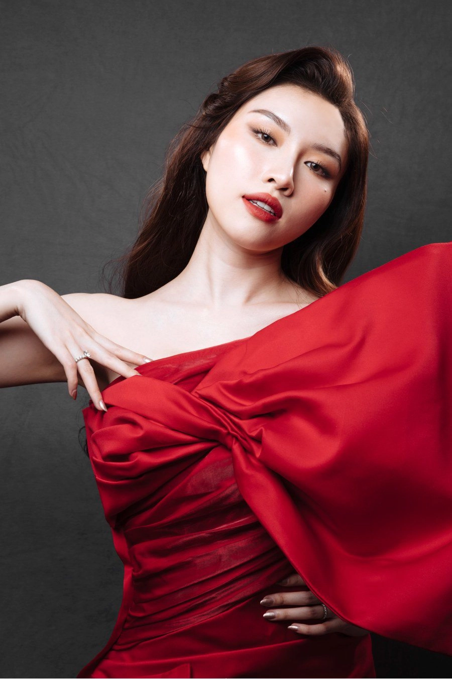 Nàng mc chân dài 1m1 diện bikini thả dáng quyến rũ dân tình vote đi thi hoa hậu - 10